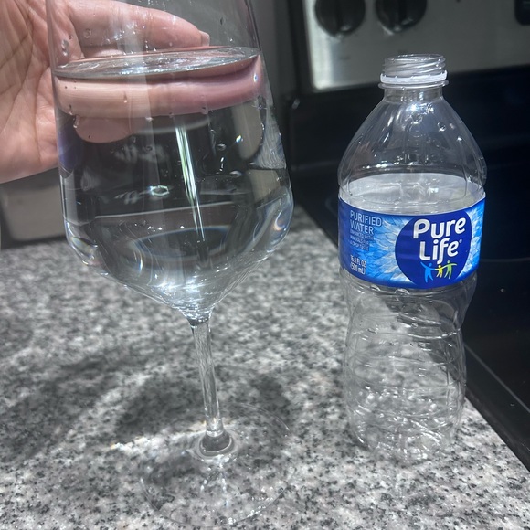 ⬇️ PRICE ⬇️‼️ HOTEL COLLECTION • 8 Large Wine Glasses • - Picture 14 of 15